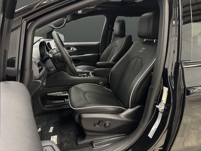 New 2026 Chrysler Pacifica Limited w/ S Appearance Package image 4
