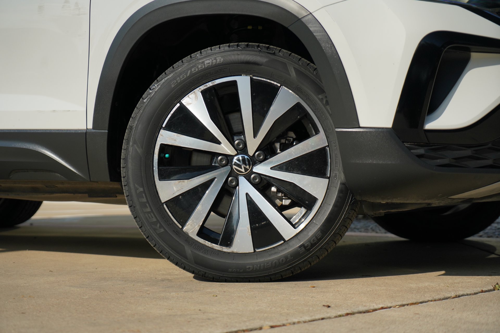 Certified 2024 Volkswagen Taos SE FWD image 3