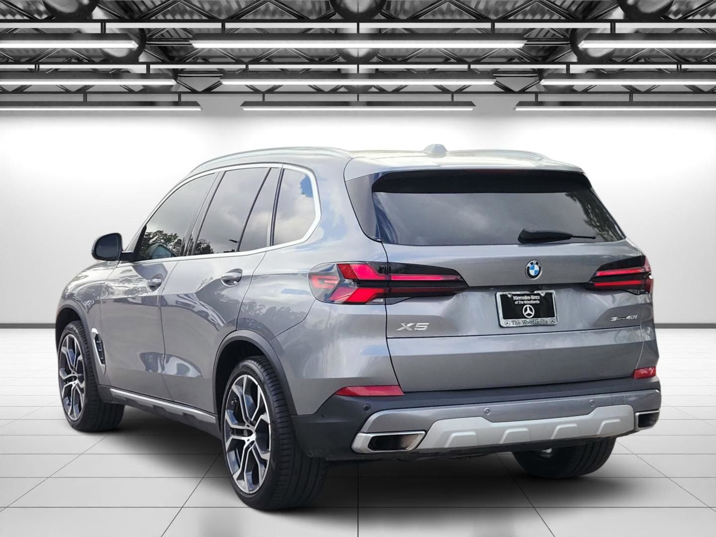 Used 2024 BMW X5 sDrive40i w/ Parking Assistance Package image 9