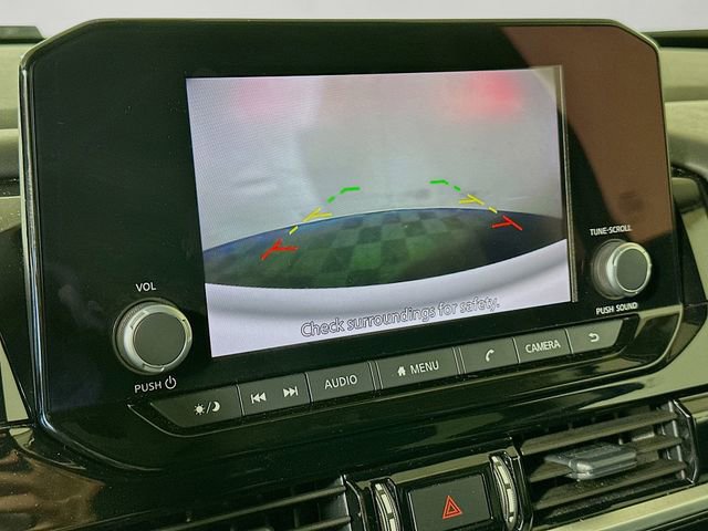 Used 2025 Nissan Pathfinder SV image 16