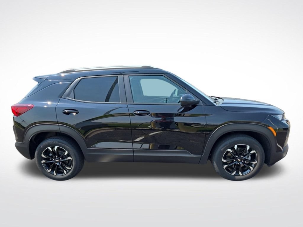 Used 2023 Chevrolet TrailBlazer LT w/ Convenience Package FWD image 2