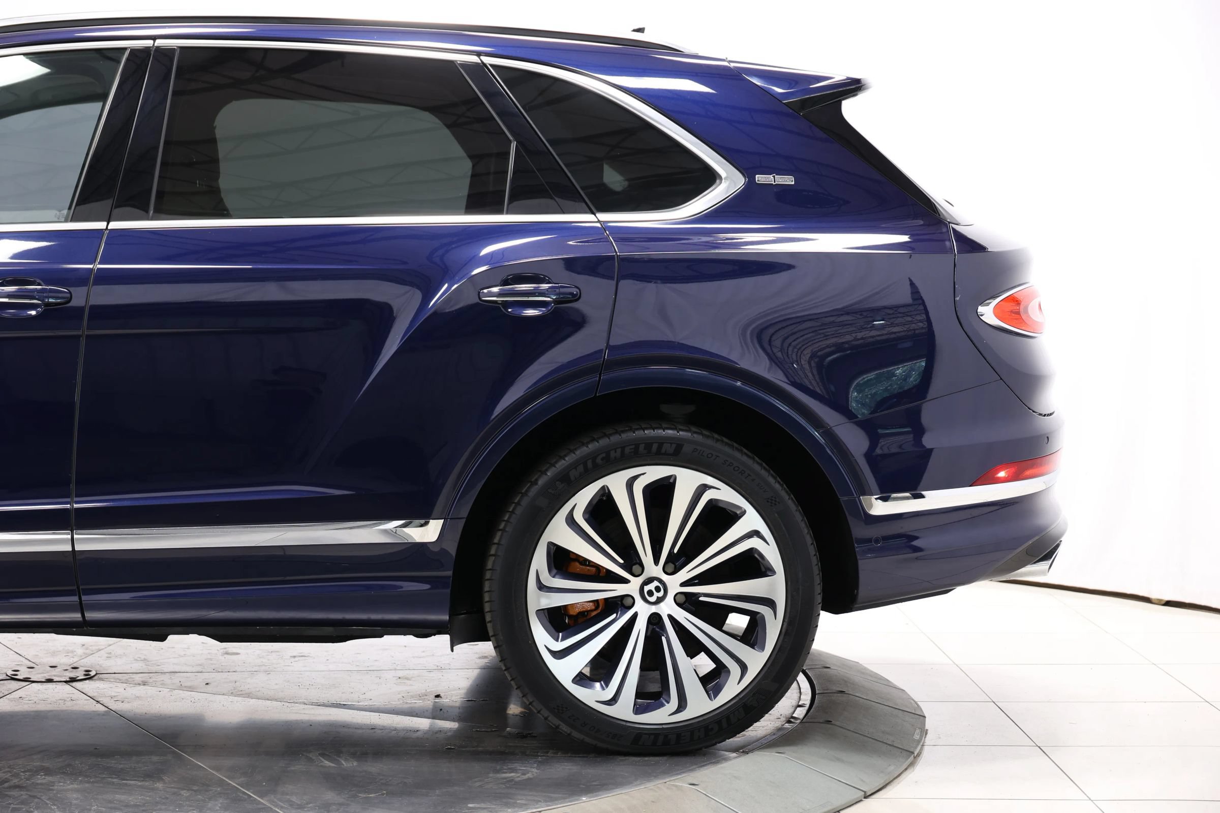 Used 2021 Bentley Bentayga w/ First Edition Specification AWD/4WD image 10