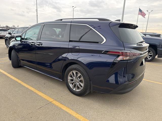 Certified 2023 Toyota Sienna XLE image 8