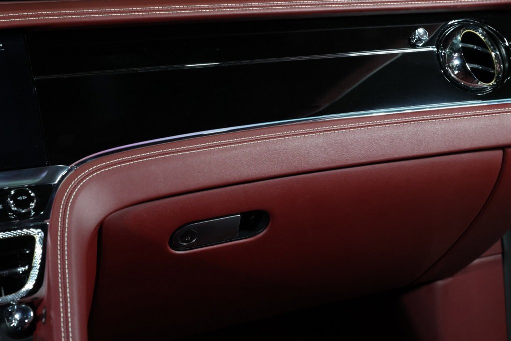 Used 2020 Bentley Flying Spur W12 image 32