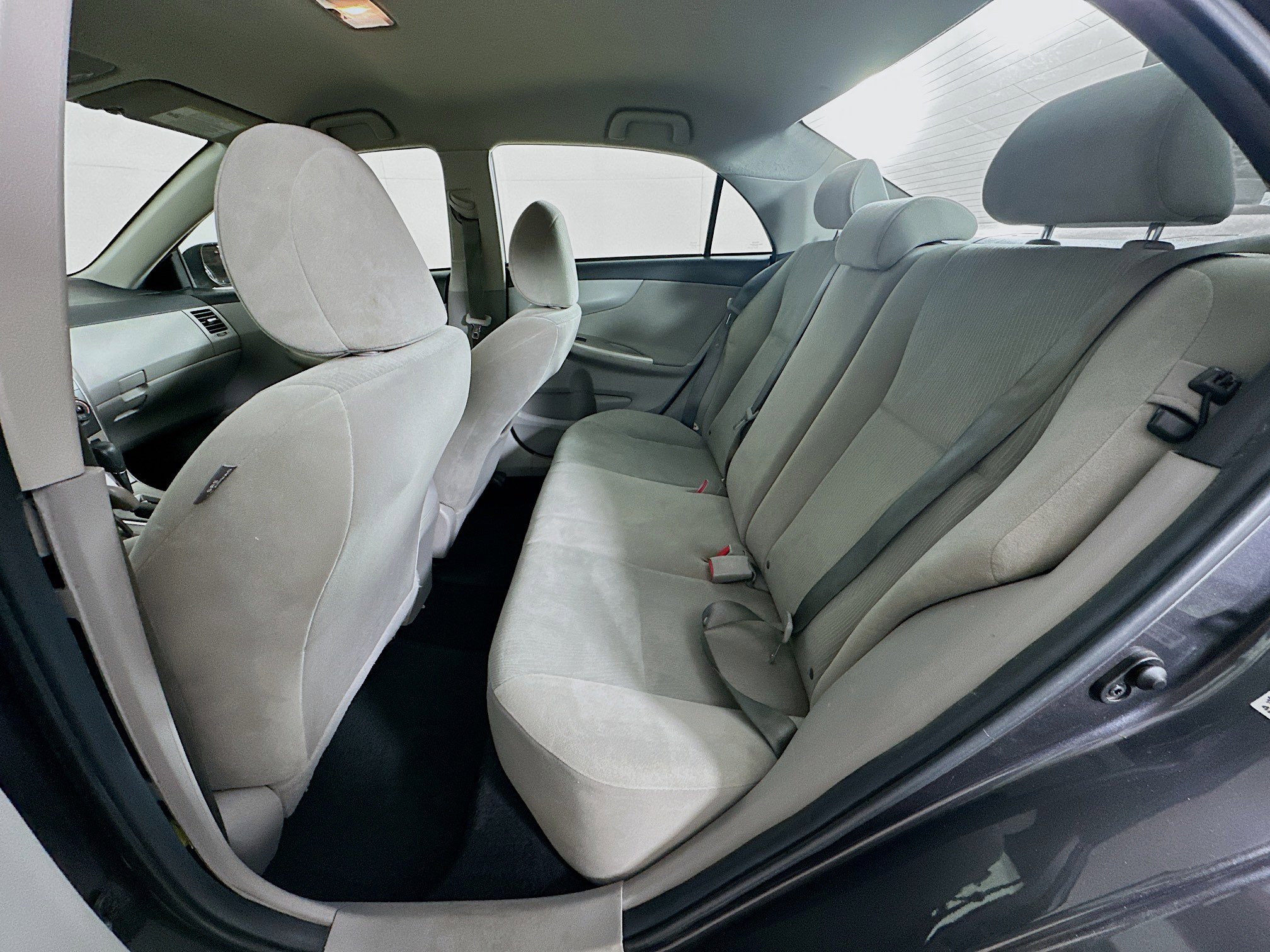 Used 2013 Toyota Corolla LE image 25