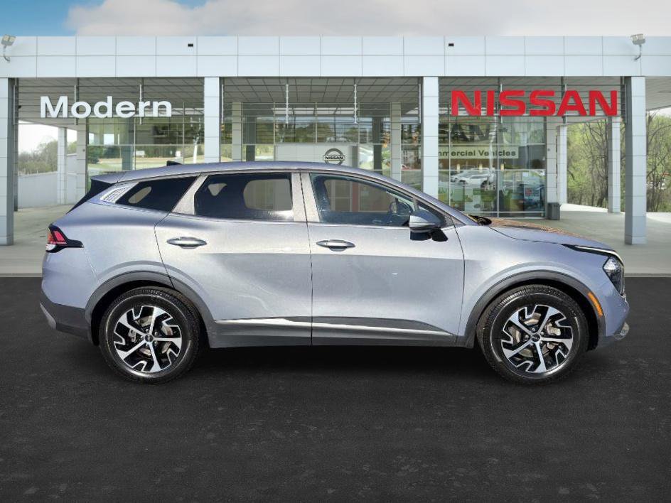 Used 2023 Kia Sportage EX image 4