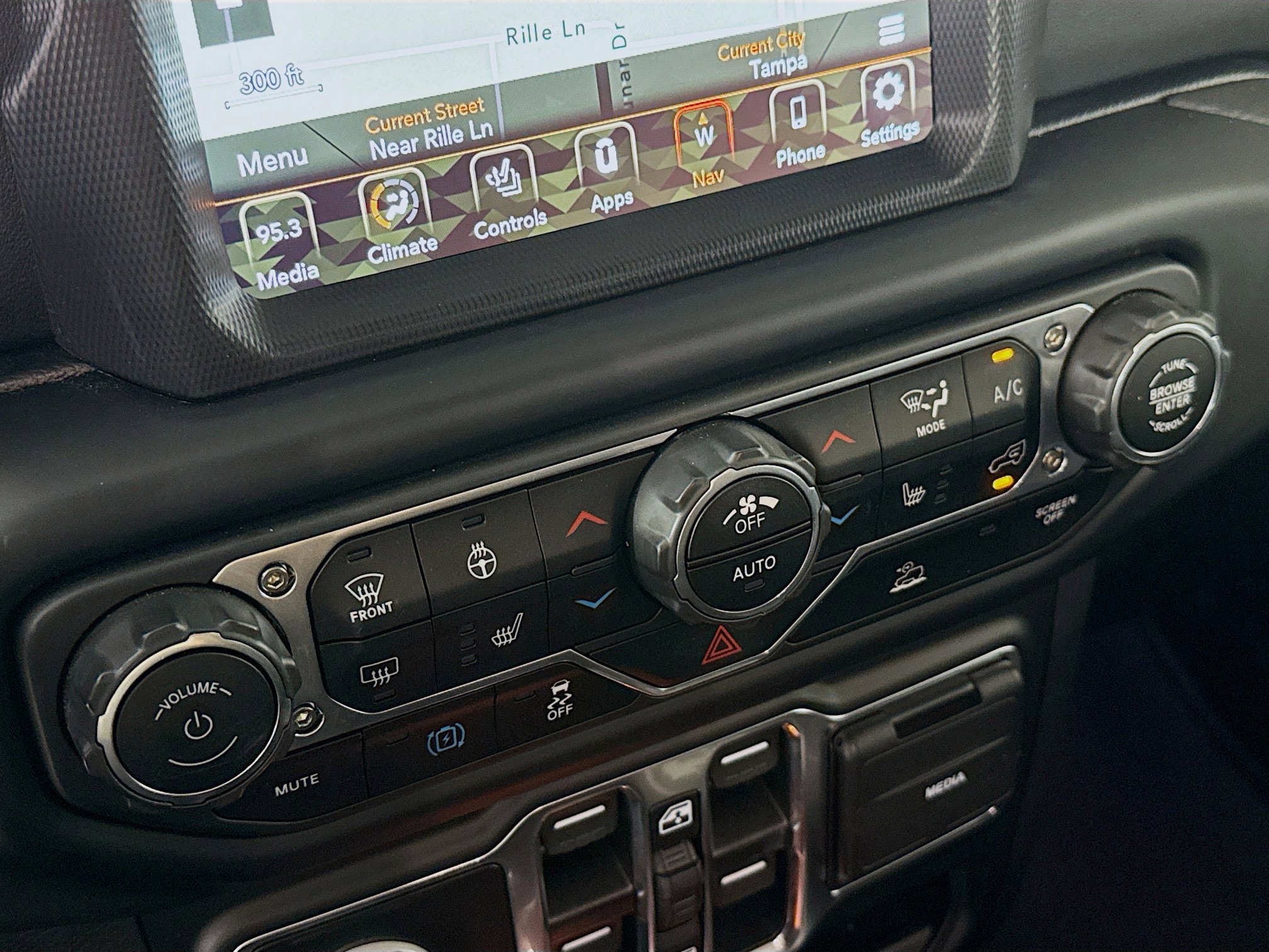 Used 2023 Jeep Wrangler Unlimited Sahara w/ Cold Weather Group image 25