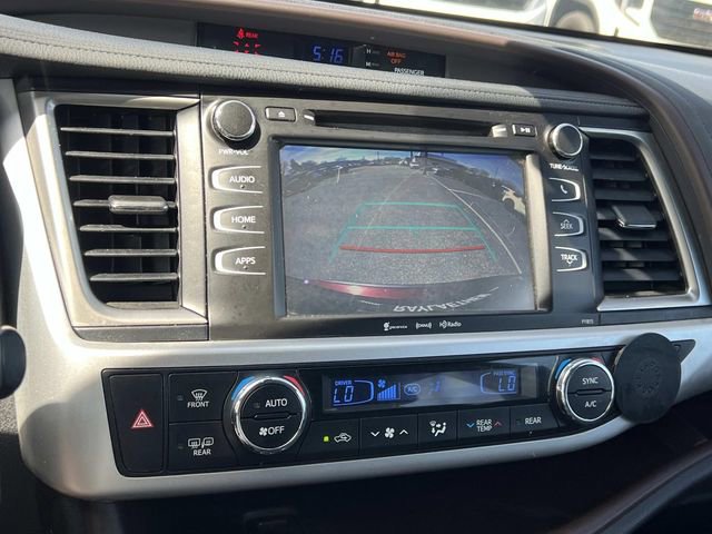 Used 2019 Toyota Highlander Plus AWD/4WD image 23