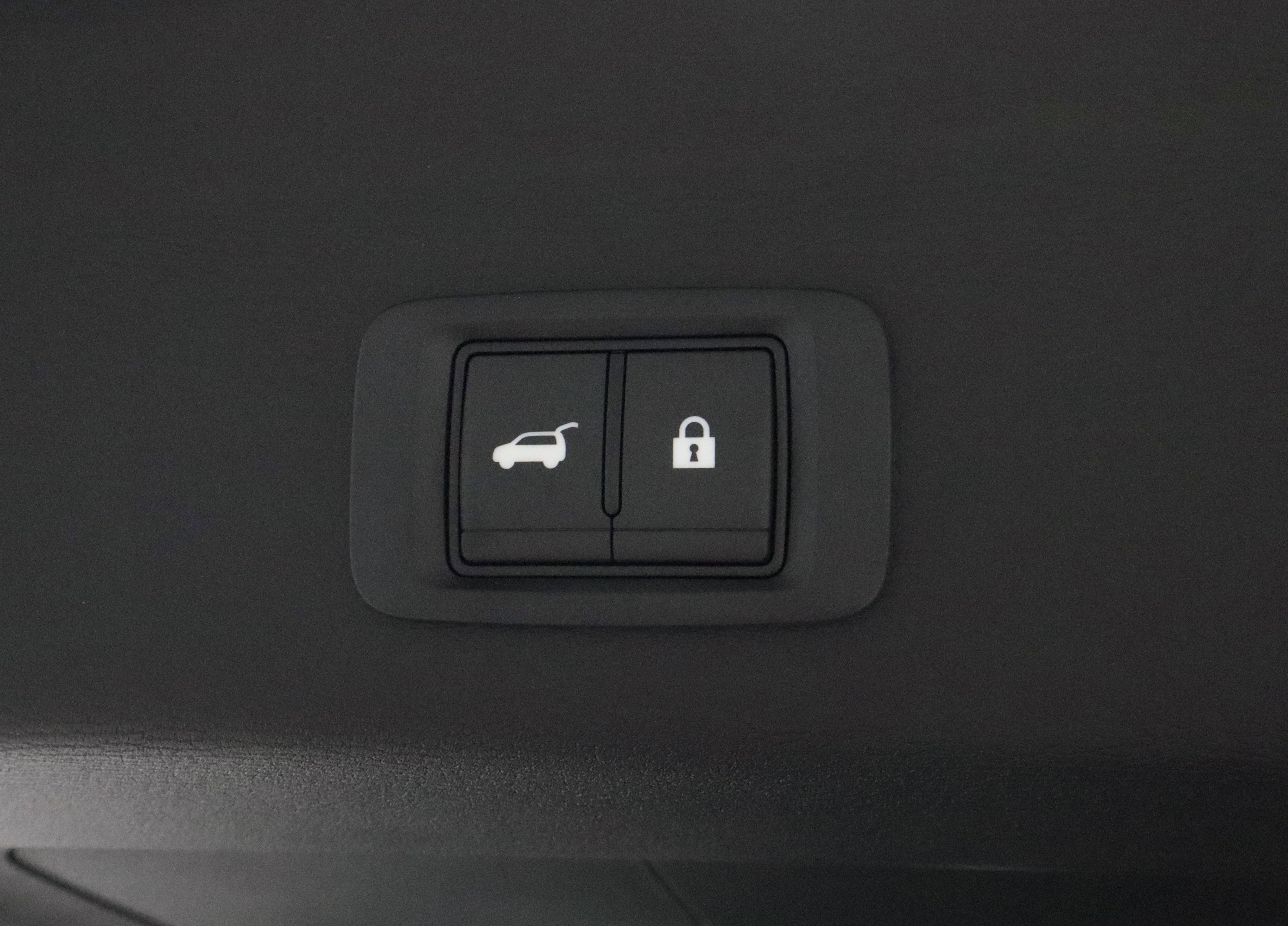 New 2025 Mitsubishi Outlander SE image 13