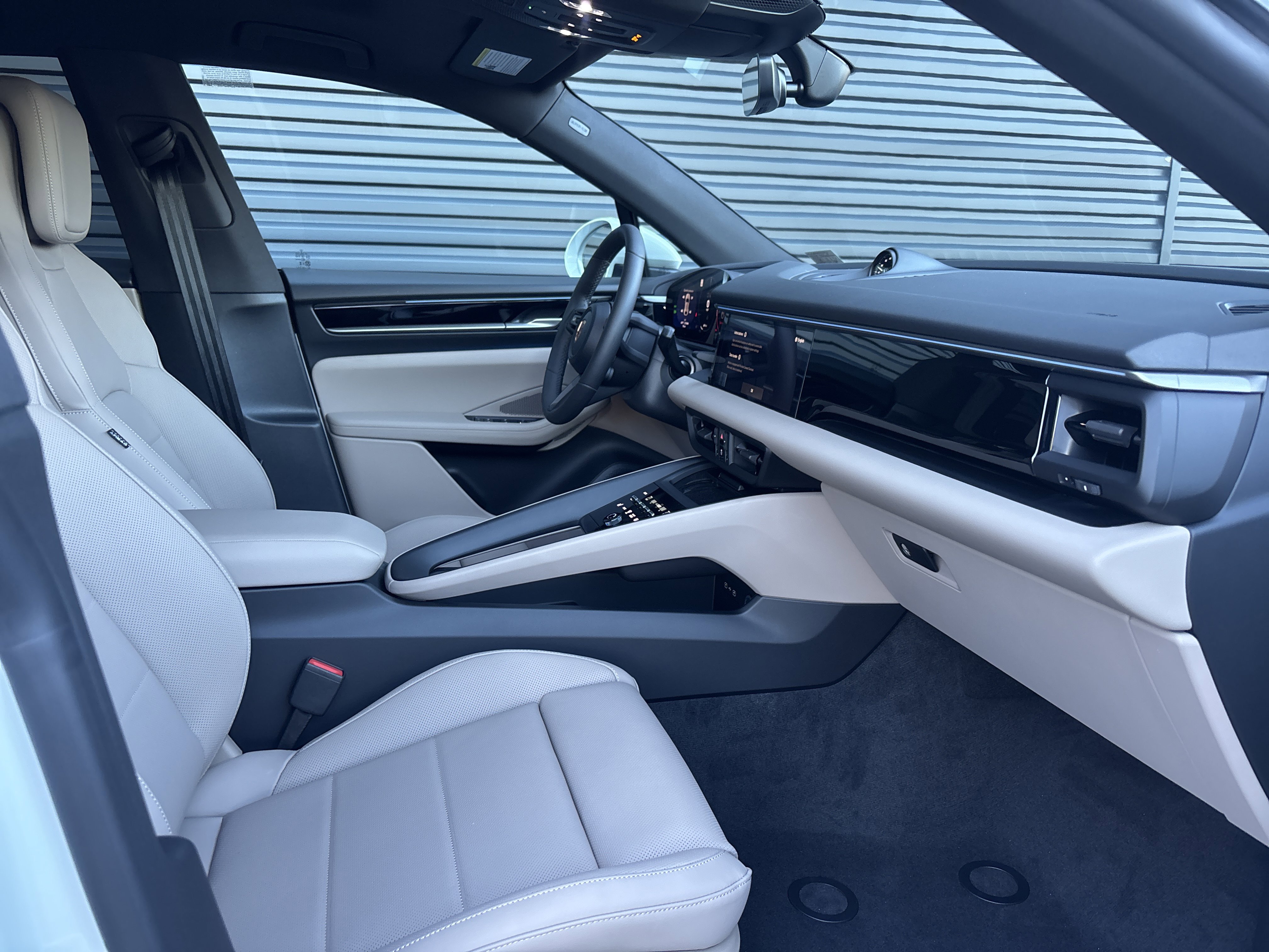 Used 2025 Porsche Macan Electric image 13