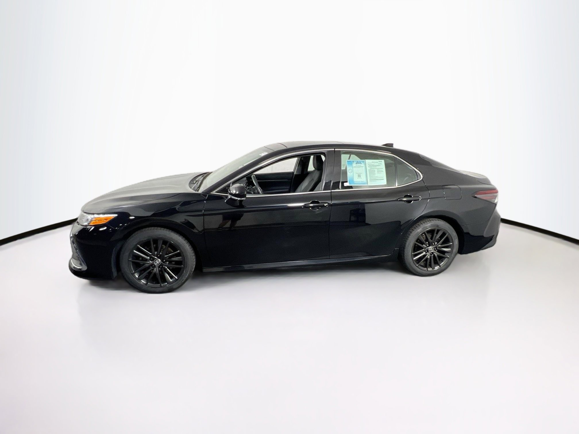 Used 2021 Toyota Camry XLE w/ Navigation Package image 8