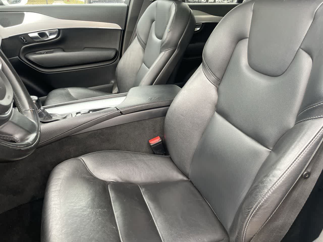 Used 2018 Volvo XC90 T5 Momentum w/ Convenience Package FWD image 12