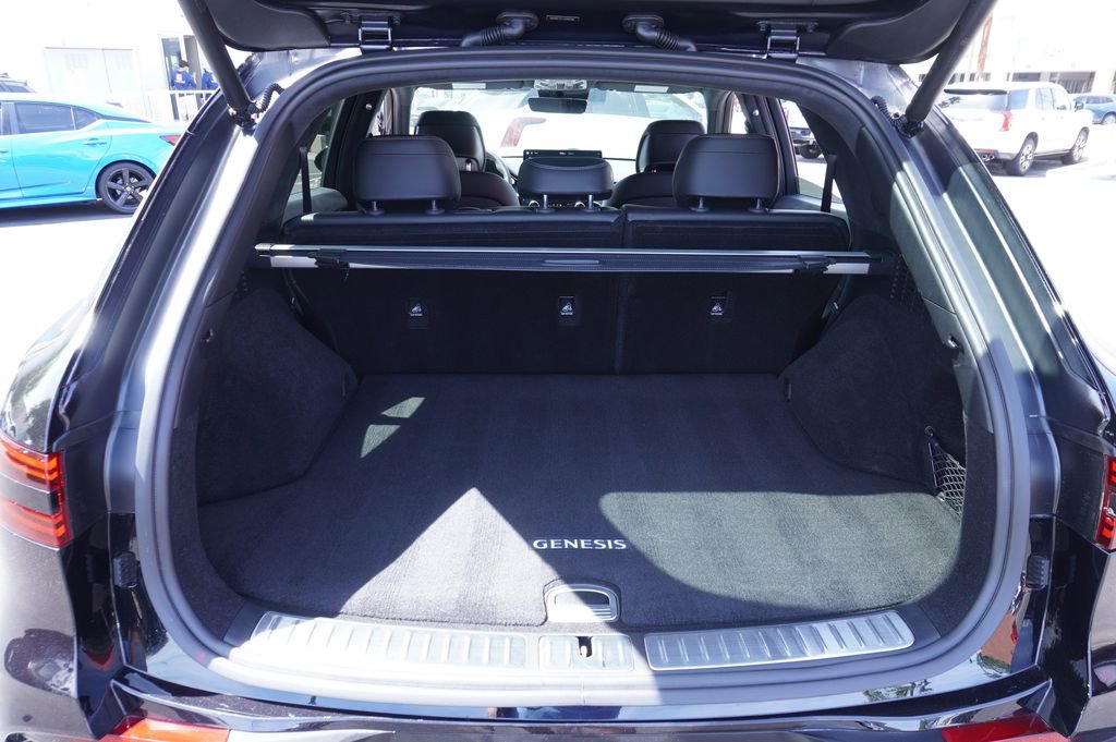 Used 2025 Genesis GV70 3.5T Sport w/ Sport Advanced Package AWD/4WD image 8