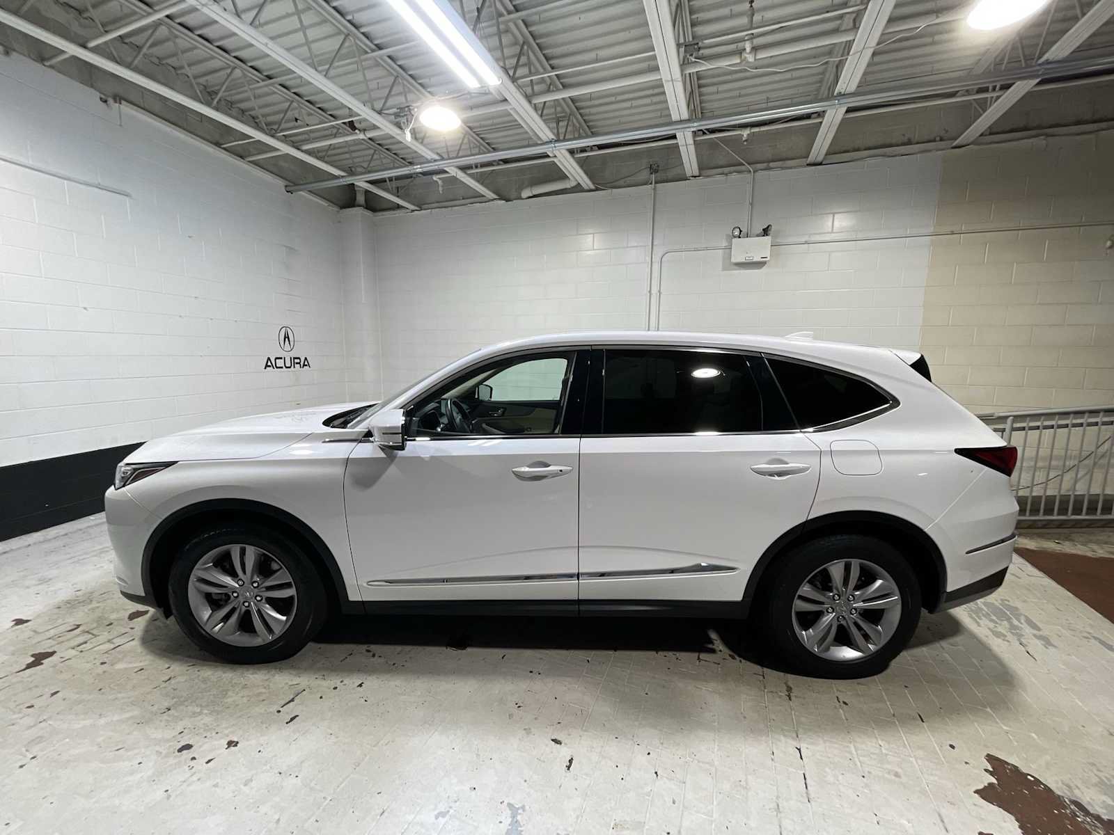 Certified 2024 Acura MDX SH-AWD image 3