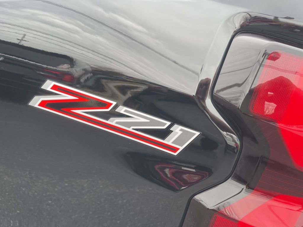 Used 2025 Chevrolet Colorado Z71 w/ Midnight Edition image 14