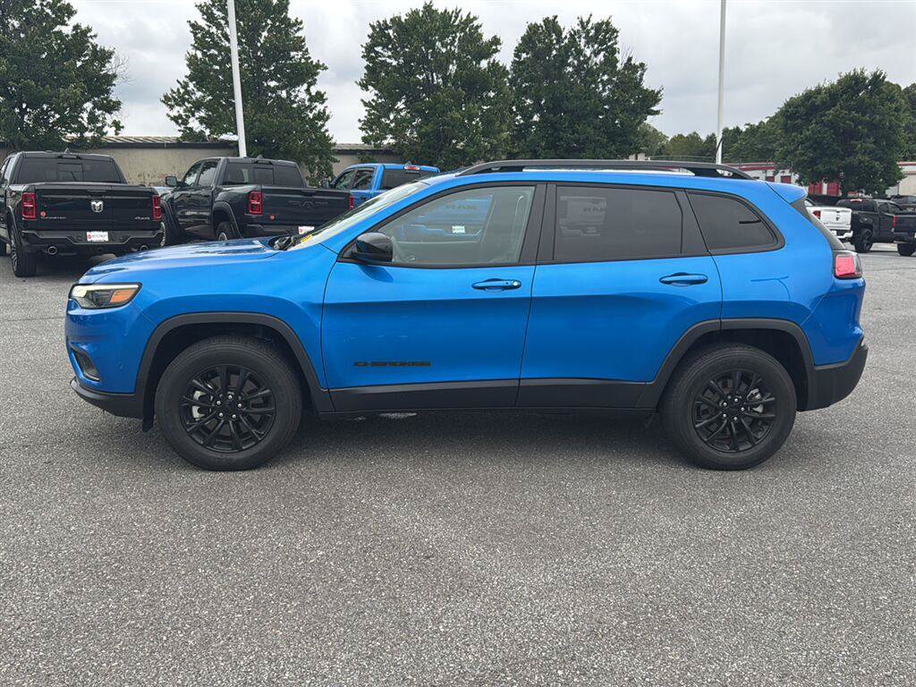 Used 2023 Jeep Cherokee Altitude Lux AWD/4WD image 8