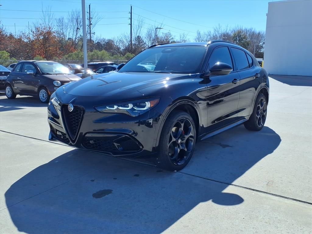 New 2026 Alfa Romeo Stelvio Sprint w/ Convenience Package image 2