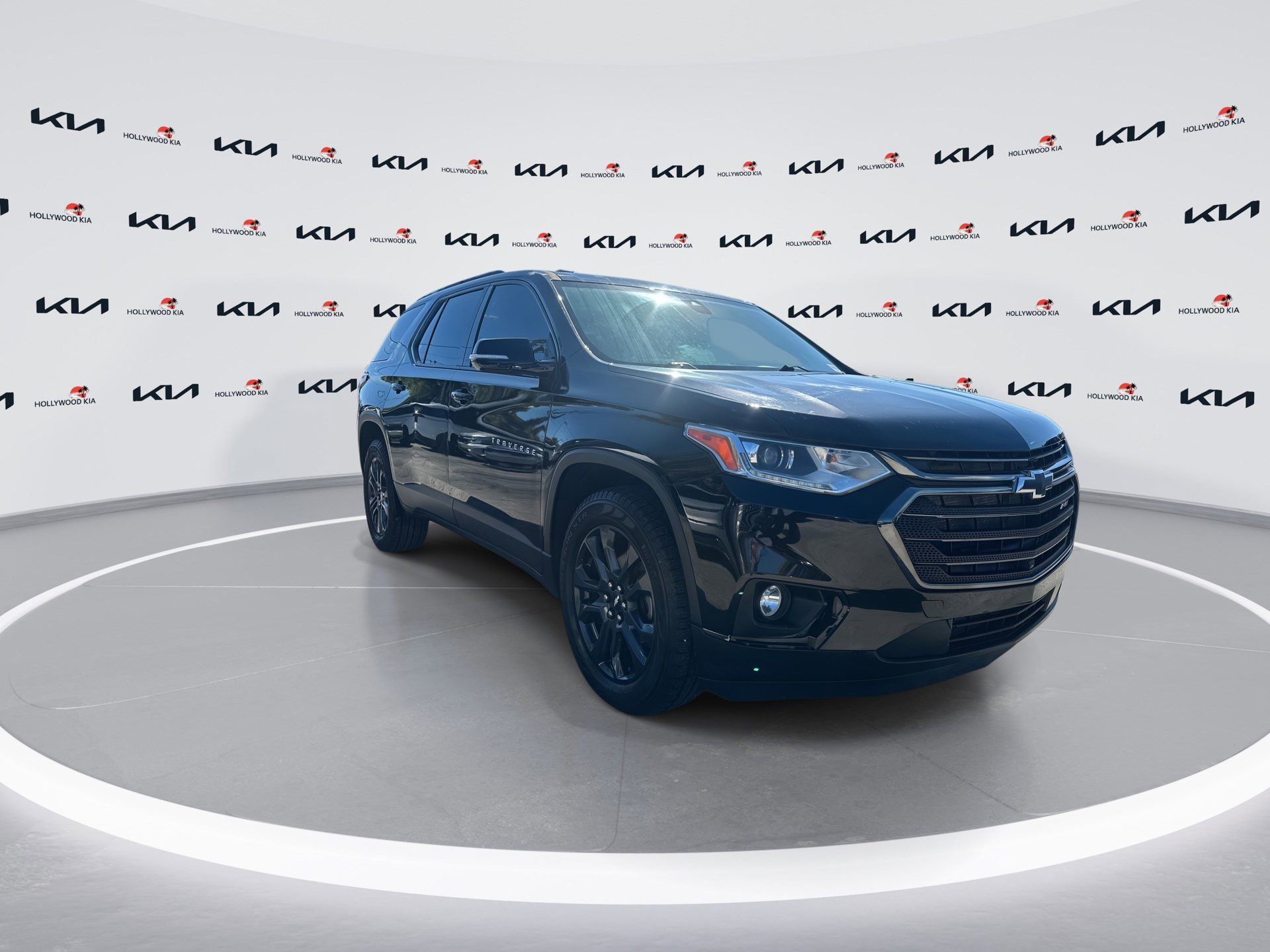 Used 2020 Chevrolet Traverse RS image 2