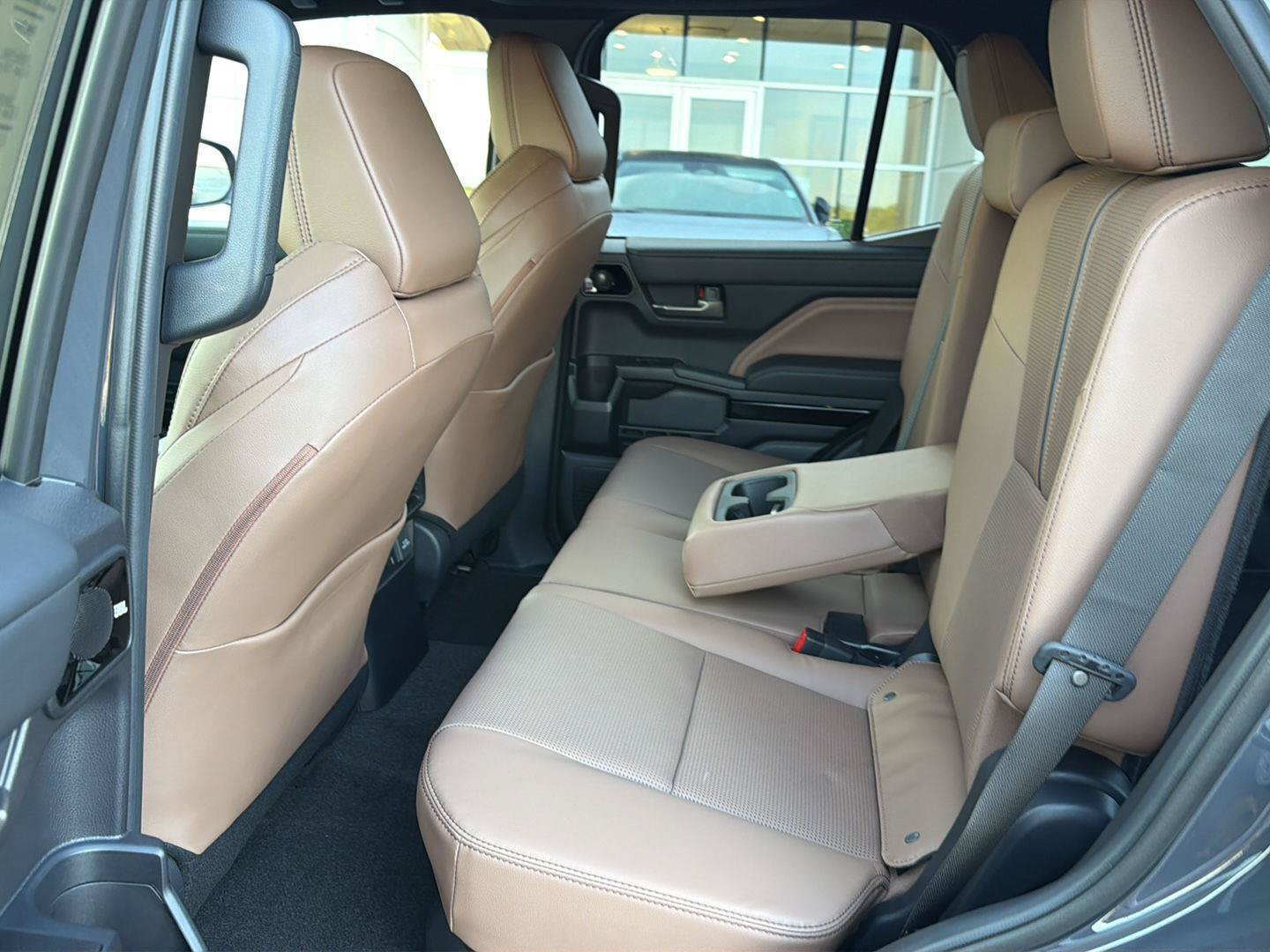 Used 2025 Toyota 4Runner Limited AWD/4WD image 11