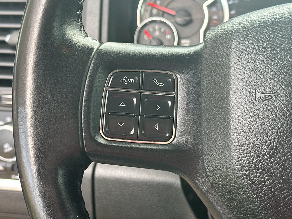 Used 2019 RAM 1500 Classic SLT AWD/4WD image 32