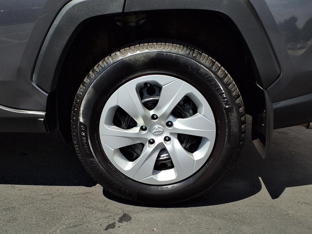 Used 2024 Toyota RAV4 LE FWD image 4