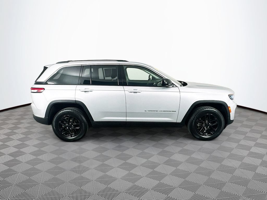 Certified 2023 Jeep Grand Cherokee Laredo w/ Luxury Tech Group I AWD/4WD image 14