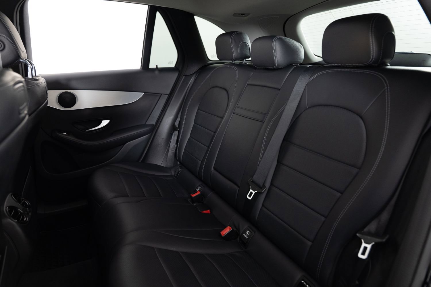 Used 2019 Mercedes-Benz GLC 300 4MATIC w/ Premium Package image 17