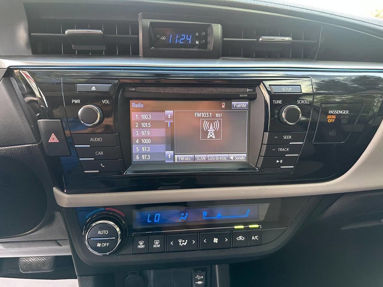 Used 2015 Toyota Corolla LE FWD image 21