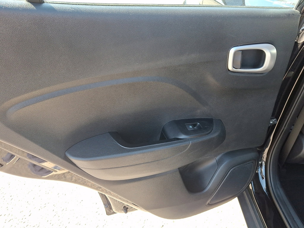 Used 2020 Hyundai Venue SEL image 19