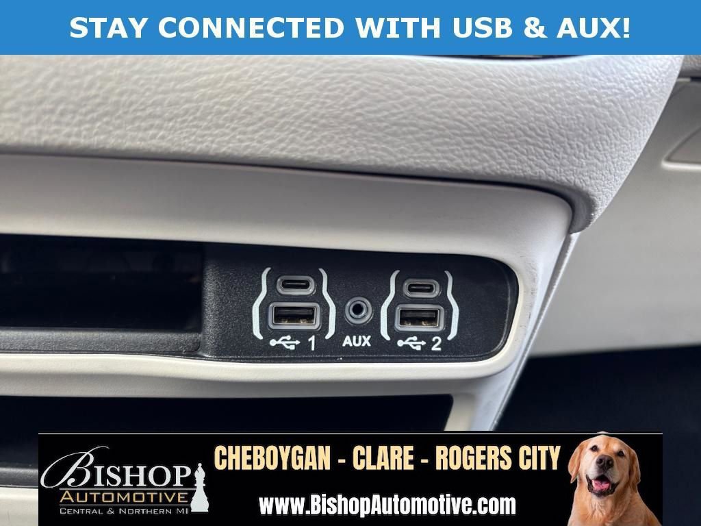 Used 2023 Chrysler Pacifica Touring-L FWD image 15