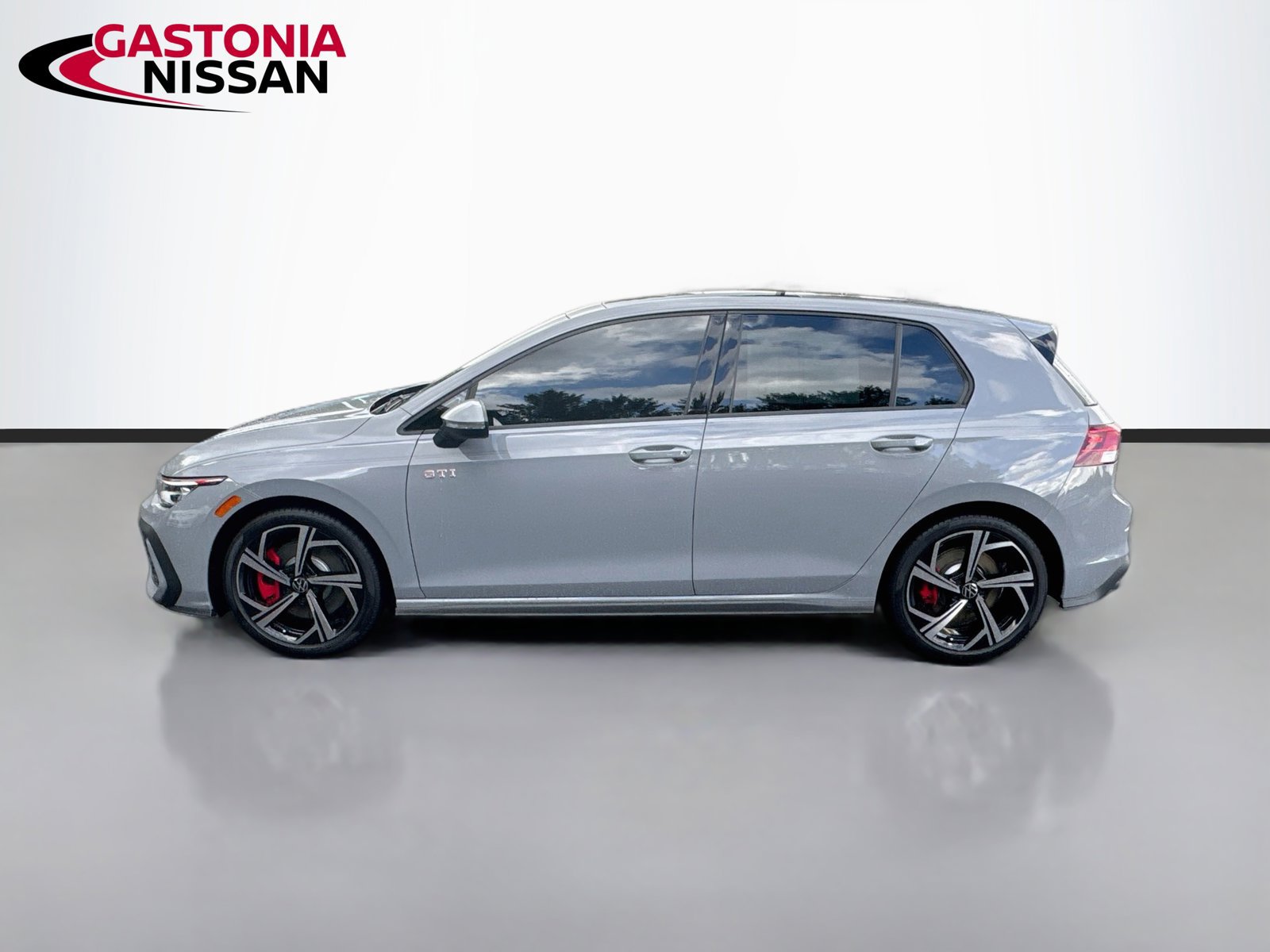 Used 2025 Volkswagen GTI SE FWD image 5