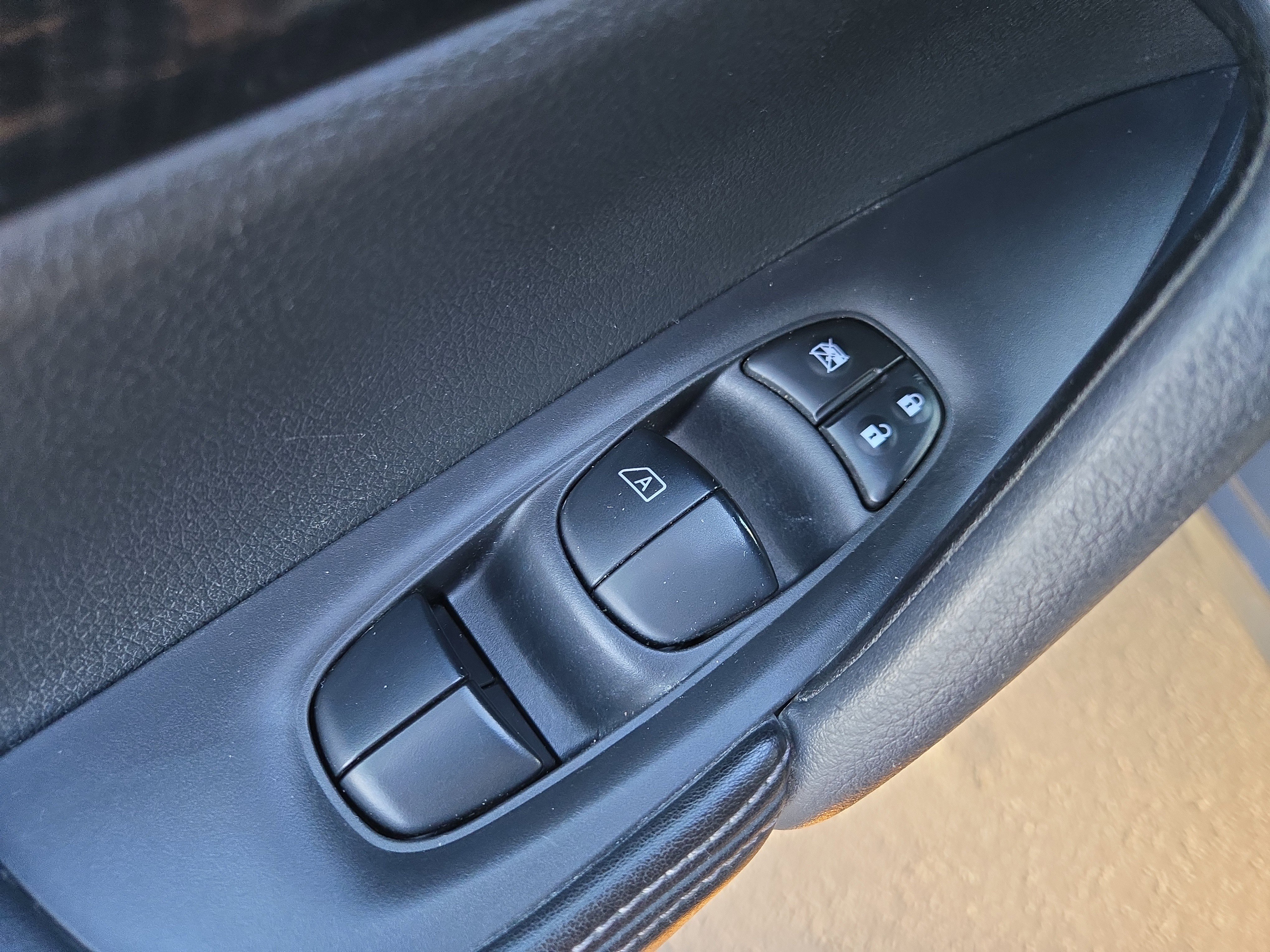 Used 2019 Nissan Rogue SL image 15