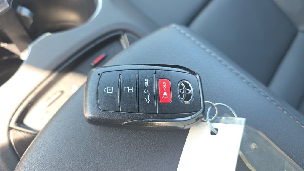 Used 2023 Toyota Venza XLE AWD/4WD image 24