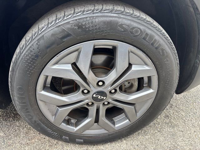 Used 2024 Kia Seltos LX AWD/4WD image 7