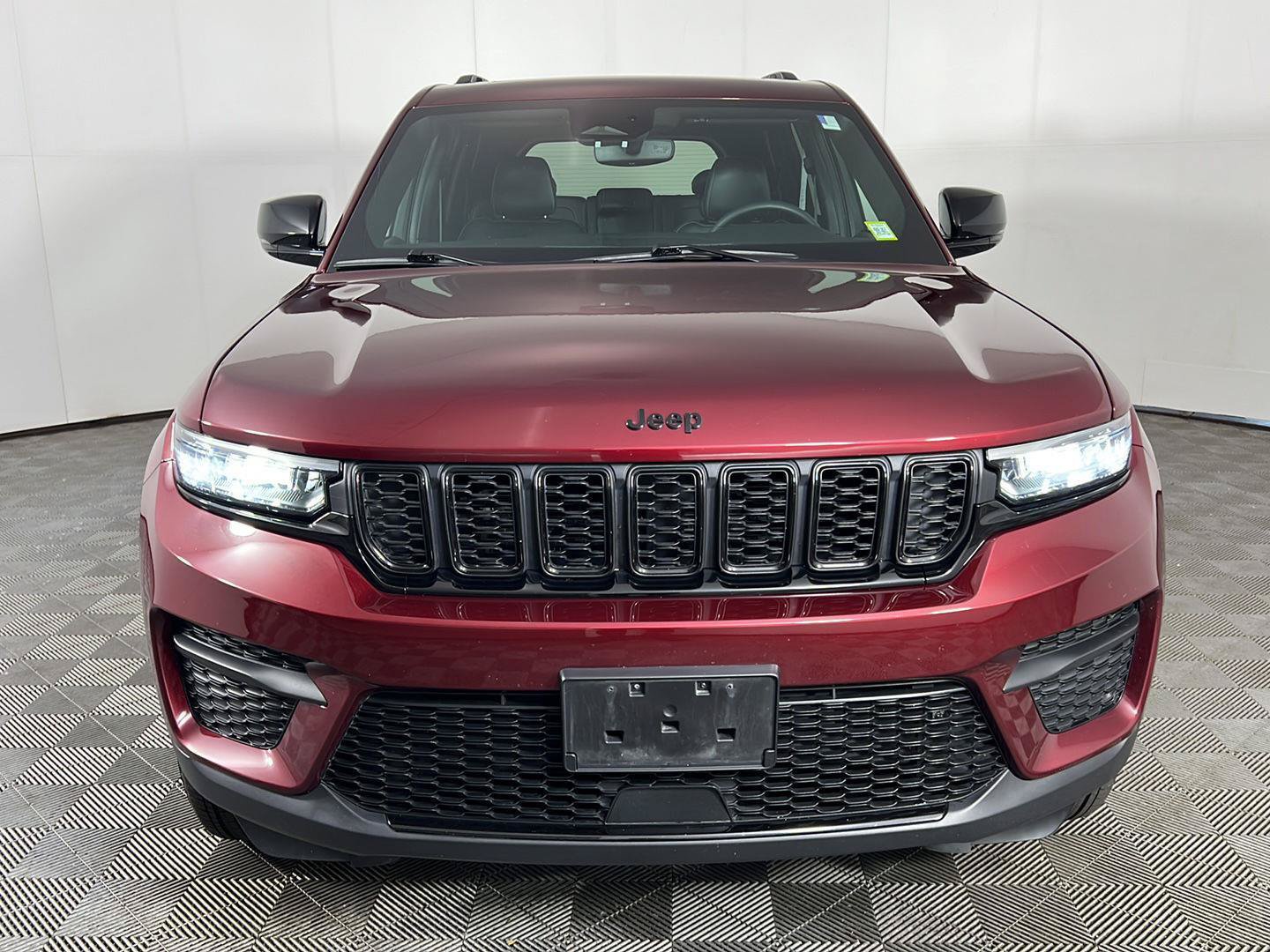 Used 2024 Jeep Grand Cherokee Altitude AWD/4WD image 43