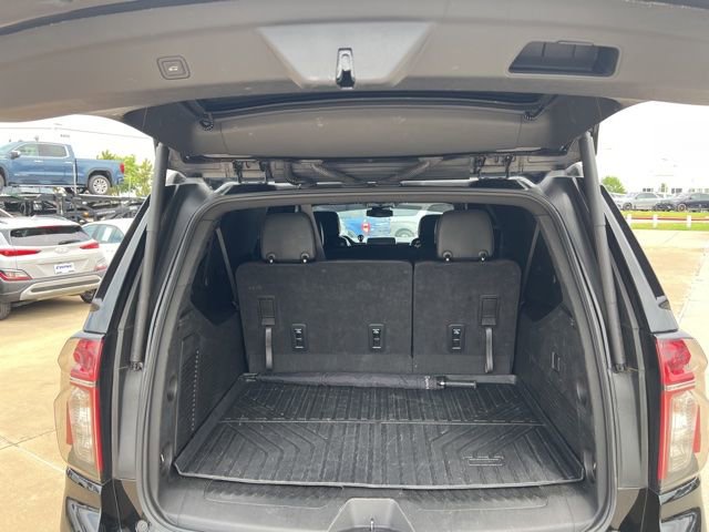 Used 2023 Chevrolet Suburban LT RWD image 9