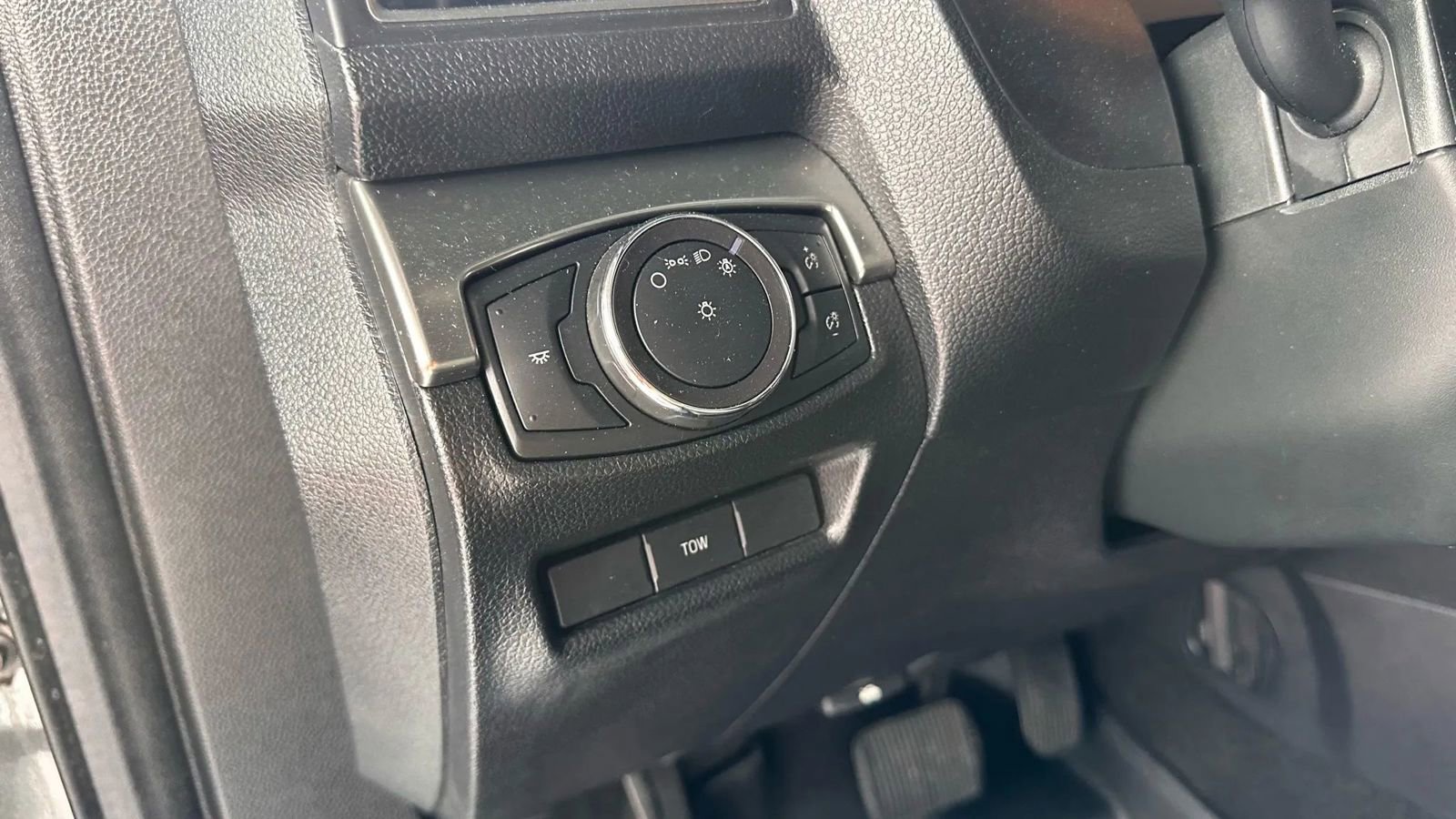 Used 2018 Ford Explorer XLT image 14