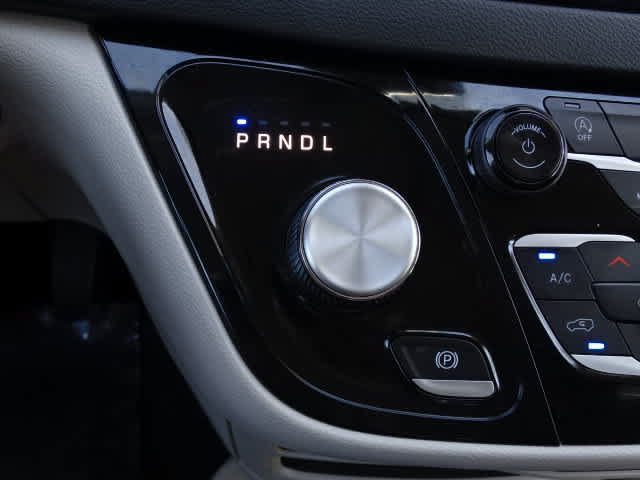Used 2023 Chrysler Pacifica Touring-L FWD image 30
