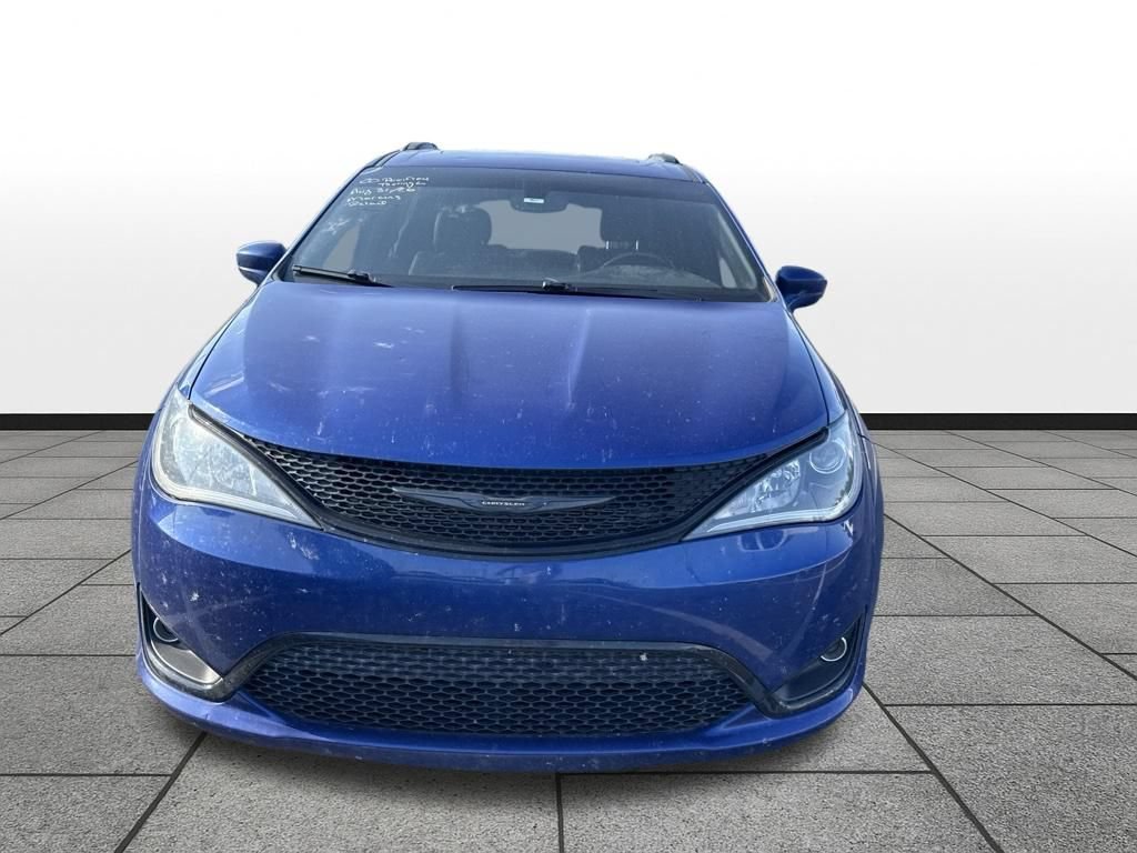 Used 2020 Chrysler Pacifica Touring-L Plus FWD image 2