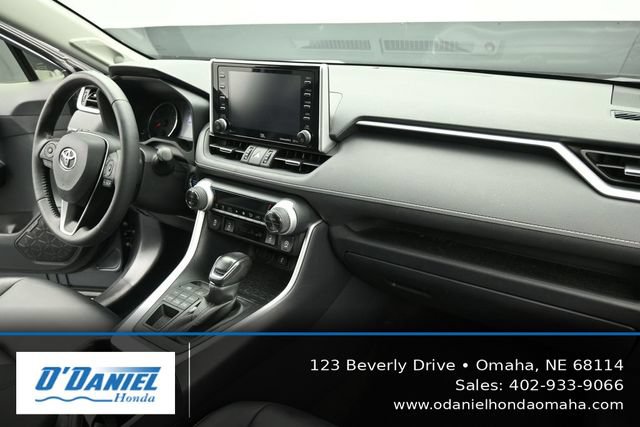 Used 2020 Toyota RAV4 XLE Premium AWD/4WD image 39