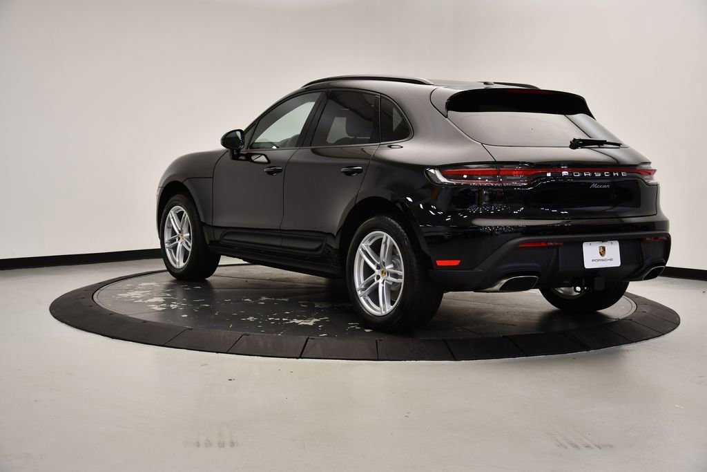 Used 2025 Porsche Macan image 3
