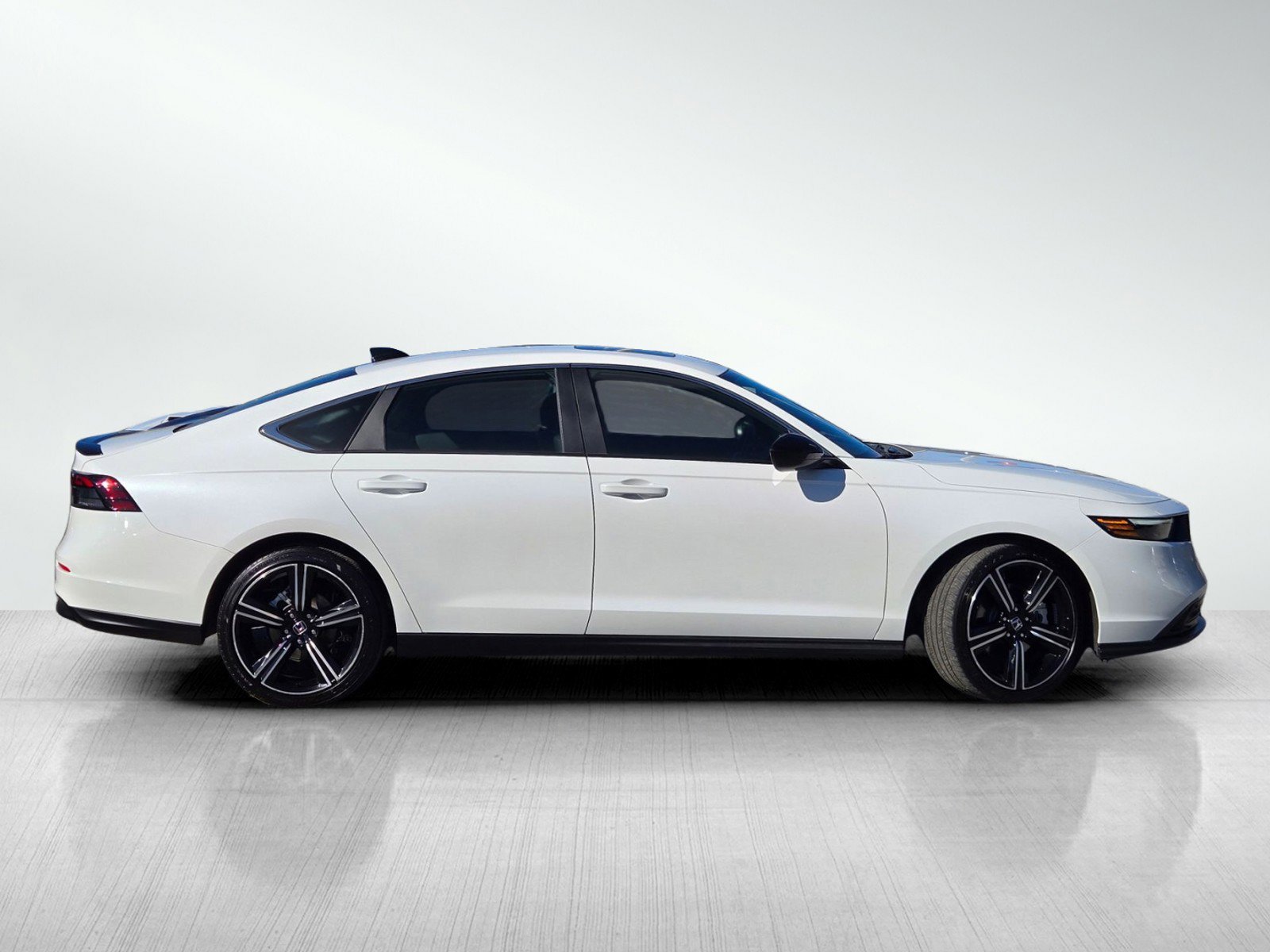 Used 2025 Honda Accord Sport image 3