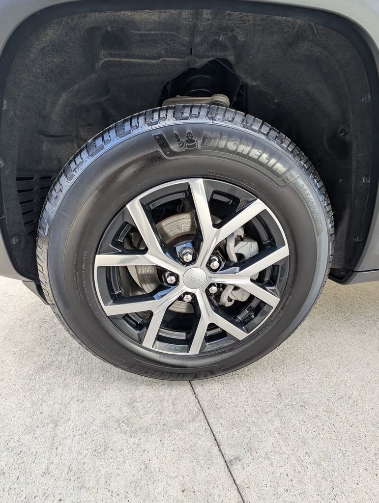 Used 2024 Jeep Grand Cherokee Limited image 44