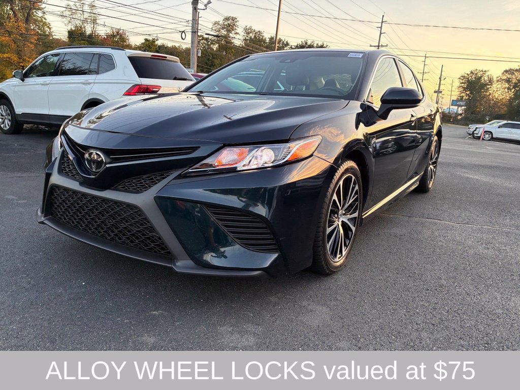 Used 2019 Toyota Camry SE FWD image 3