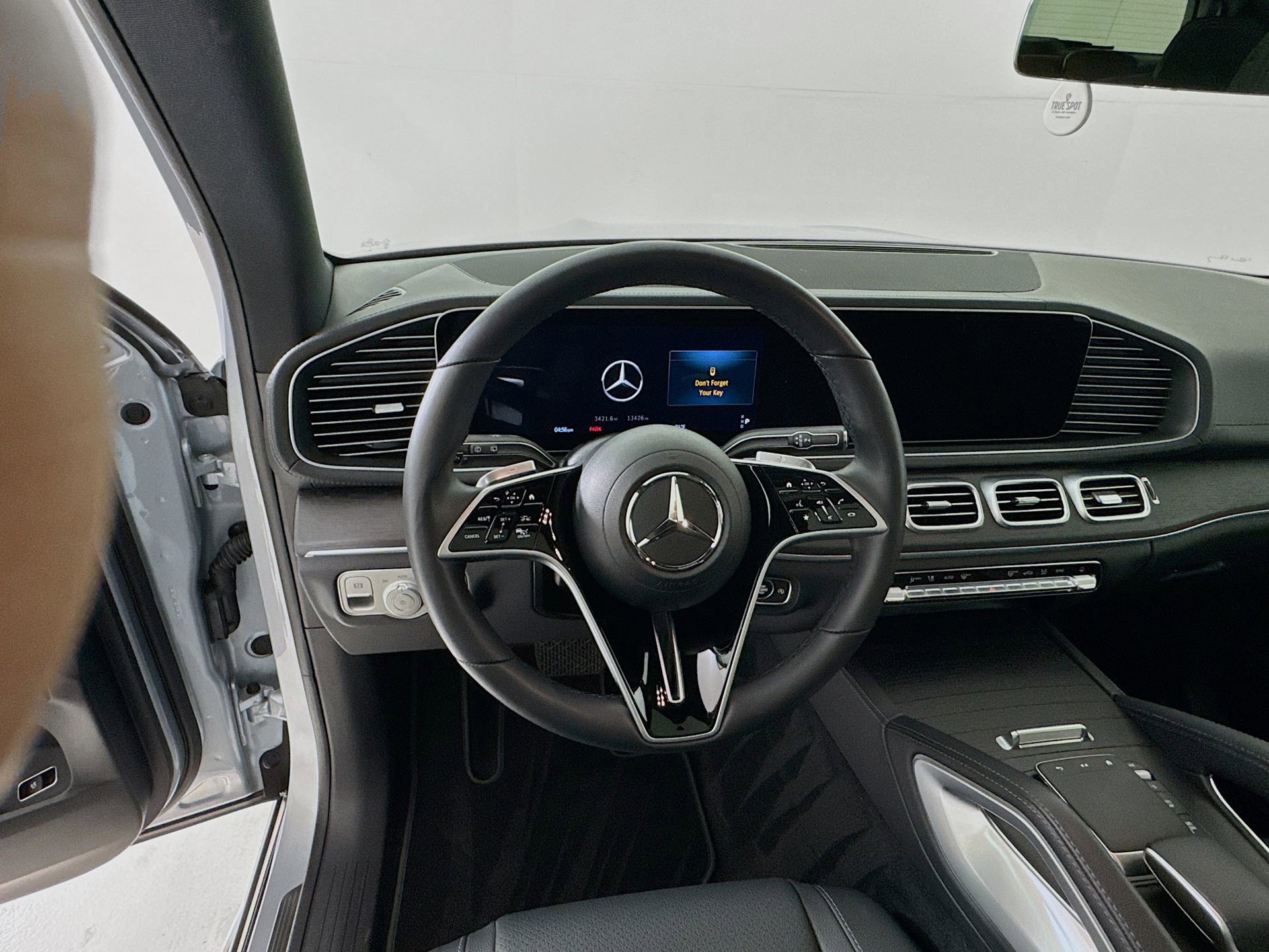 Used 2025 Mercedes-Benz GLS 450 4MATIC image 12