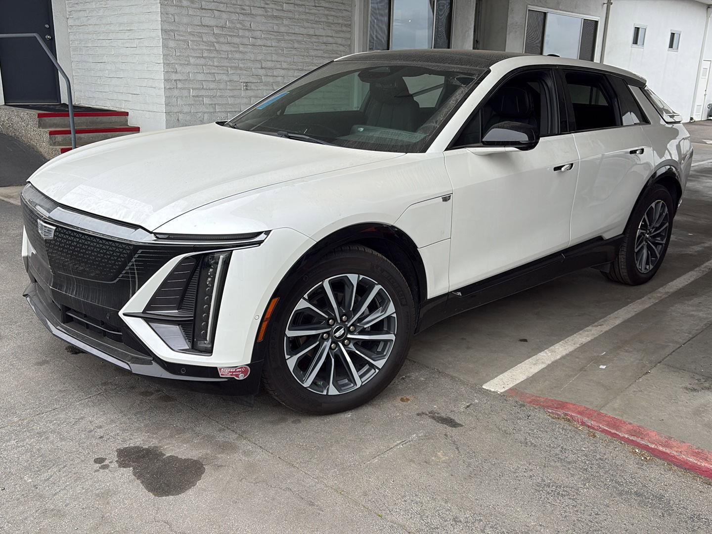 Used 2024 Cadillac Lyriq Sport image 4