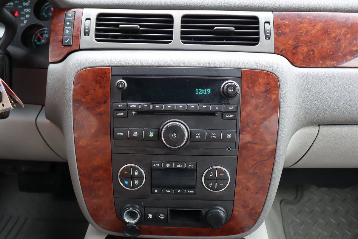 Used 2009 Chevrolet Silverado 2500 LTZ w/ LTZ Plus Package AWD/4WD image 34