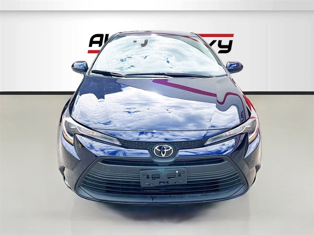 Used 2025 Toyota Corolla LE image 2