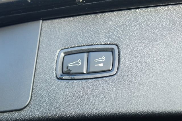 Certified 2023 Porsche Cayenne Platinum Edition image 13