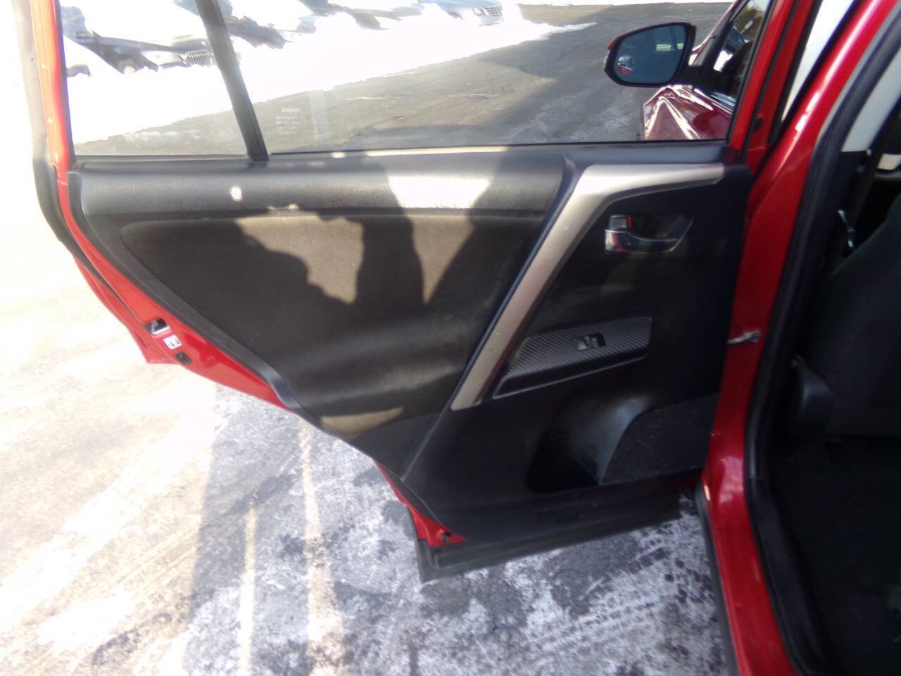 Used 2015 Toyota RAV4 XLE w/ Outdoor Package AWD/4WD image 18